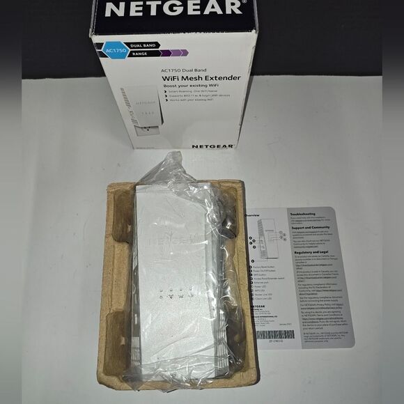NETGEAR EX6250 AC1750 White Dual-Band Wi-Fi Mesh Range Extender - Picture 2 of 9